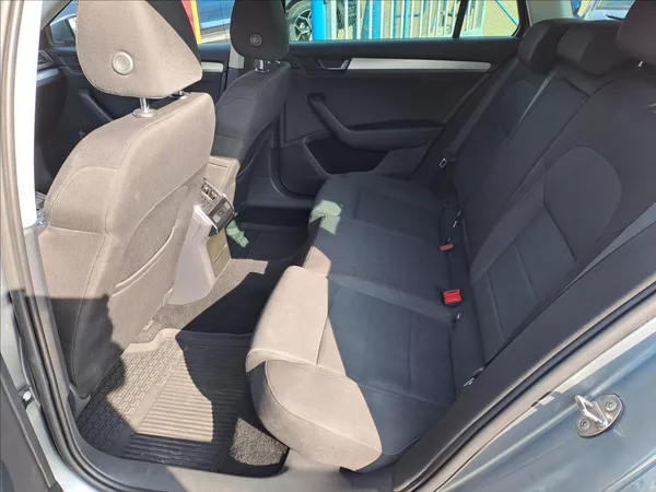 Škoda Superb 2,0 TDI 4x4 - foto 6