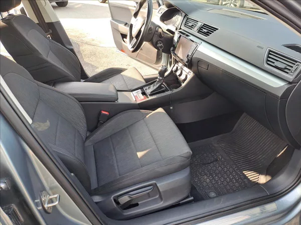 Škoda Superb 2,0 TDI 4x4 - foto 8
