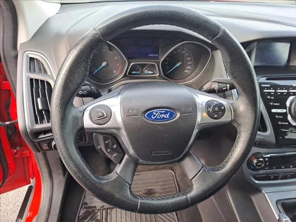 Ford Focus 1,6 EcoBoost 110kw - foto 13