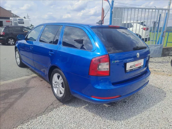 Škoda Octavia 2,0 TDI RS DSG - foto 4