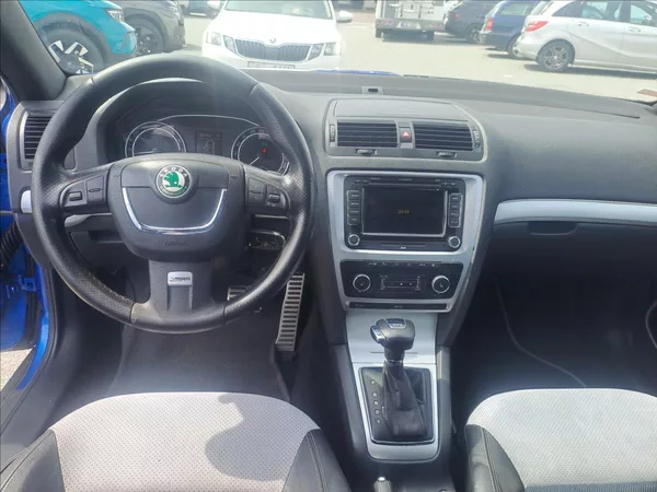 Škoda Octavia 2,0 TDI RS DSG - foto 9