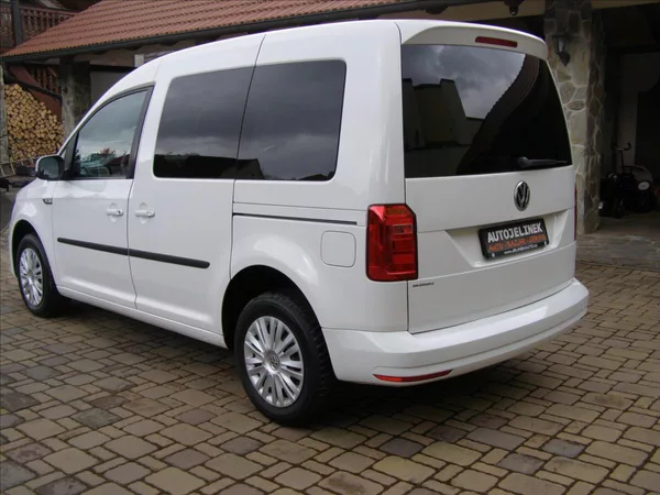 Volkswagen Caddy 2,0 TDI TEMPOMAT 2 majitel - foto 3