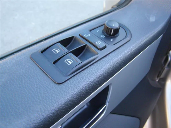 Volkswagen Multivan 2,0 1 MAJITEL 2x soupacky 18 - foto 27