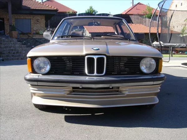 BMW Řada 3 1,8 - foto 2