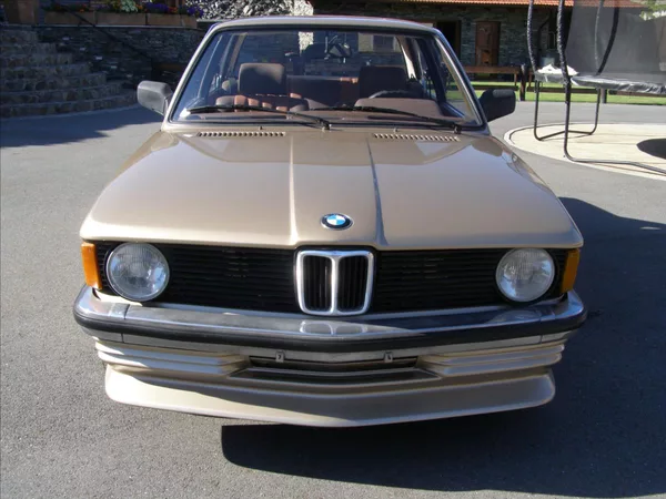 BMW Řada 3 1,8 - foto 3