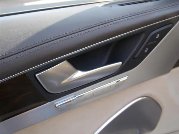 Audi A8 6,3 L W12 FSI quattro Tiptron - foto 16