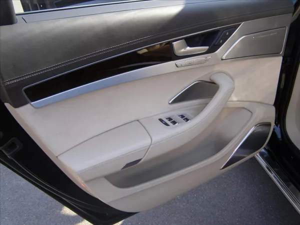 Audi A8 6,3 L W12 FSI quattro Tiptron - foto 21