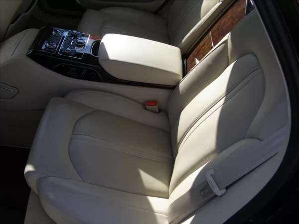 Audi A8 6,3 L W12 FSI quattro Tiptron - foto 22