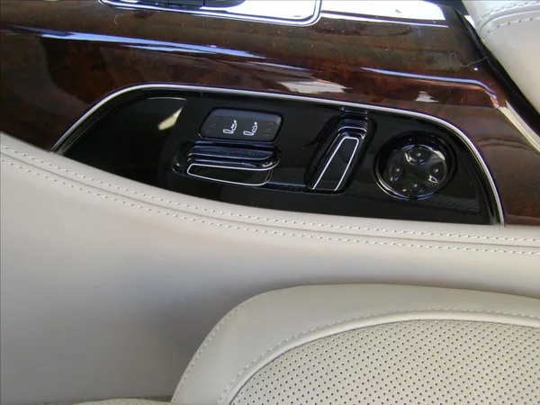 Audi A8 6,3 L W12 FSI quattro Tiptron - foto 24