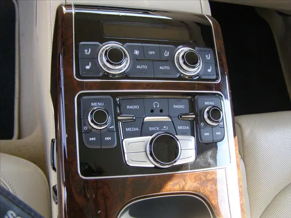 Audi A8 6,3 L W12 FSI quattro Tiptron - foto 25