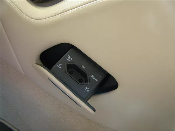 Audi A8 6,3 L W12 FSI quattro Tiptron - foto 26