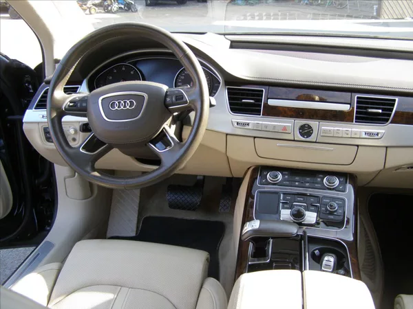 Audi A8 6,3 L W12 FSI quattro Tiptron - foto 33