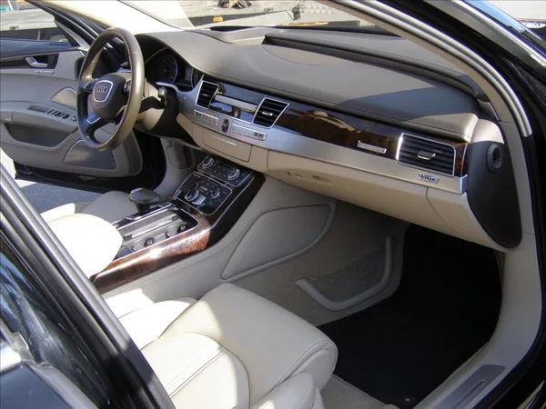 Audi A8 6,3 L W12 FSI quattro Tiptron - foto 38