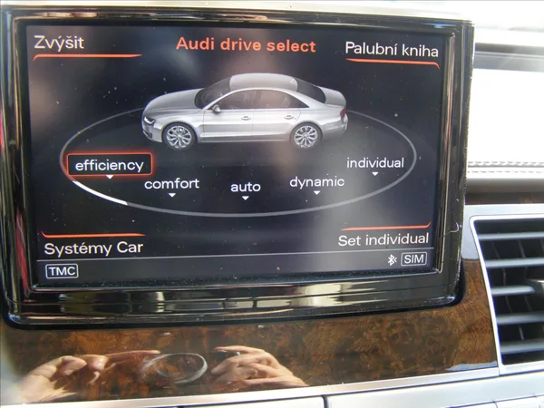 Audi A8 6,3 L W12 FSI quattro Tiptron - foto 46