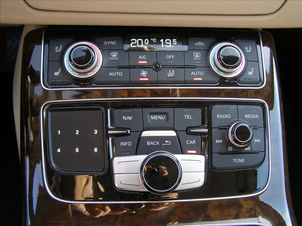 Audi A8 6,3 L W12 FSI quattro Tiptron - foto 49