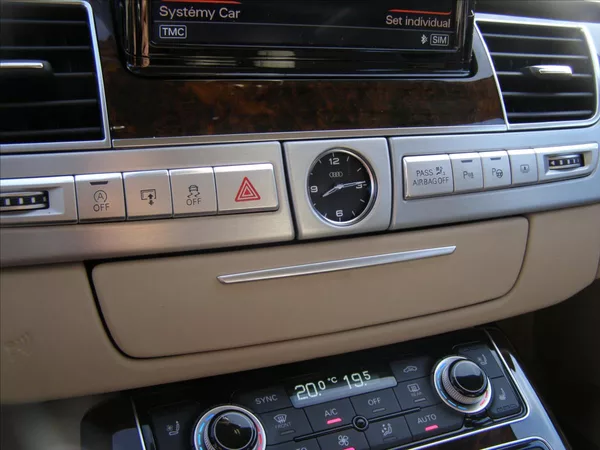 Audi A8 6,3 L W12 FSI quattro Tiptron - foto 50
