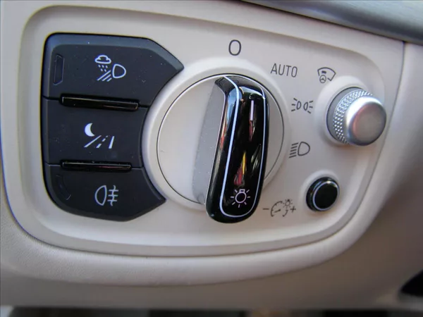 Audi A8 6,3 L W12 FSI quattro Tiptron - foto 53