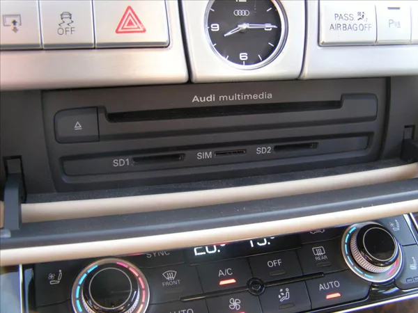Audi A8 6,3 L W12 FSI quattro Tiptron - foto 57