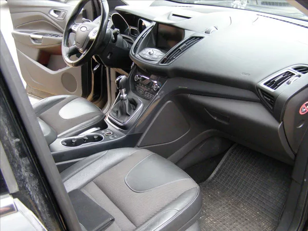 Ford Kuga 2,0 150PS PANORAMA - foto 24