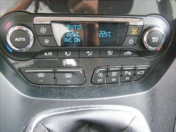 Ford Kuga 2,0 150PS PANORAMA - foto 29