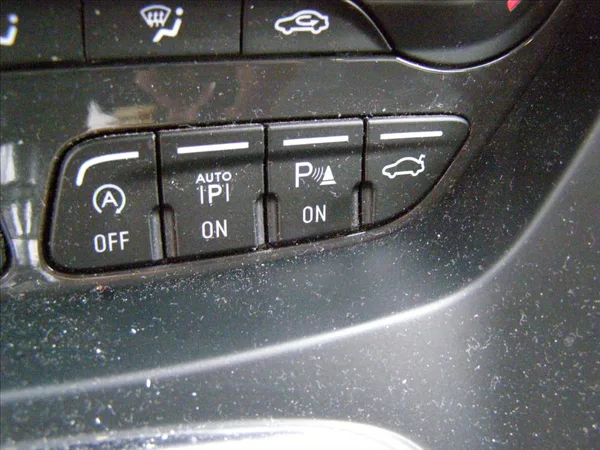 Ford Kuga 2,0 150PS PANORAMA - foto 31