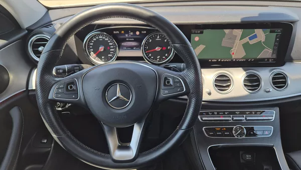 Mercedes-Benz Třídy E 350d 4Matic Exclusive - foto 11