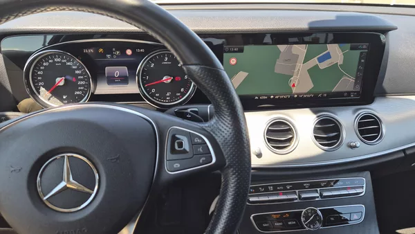 Mercedes-Benz Třídy E 350d 4Matic Exclusive - foto 12