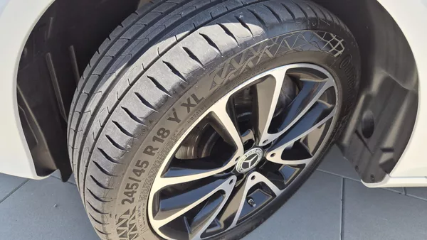 Mercedes-Benz Třídy E 350d 4Matic Exclusive - foto 19