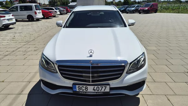 Mercedes-Benz Třídy E 350d 4Matic Exclusive - foto 2