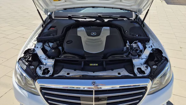 Mercedes-Benz Třídy E 350d 4Matic Exclusive - foto 20