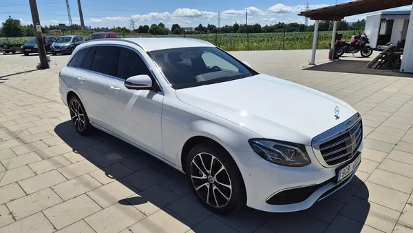 Mercedes-Benz Třídy E 350d 4Matic Exclusive - foto 3