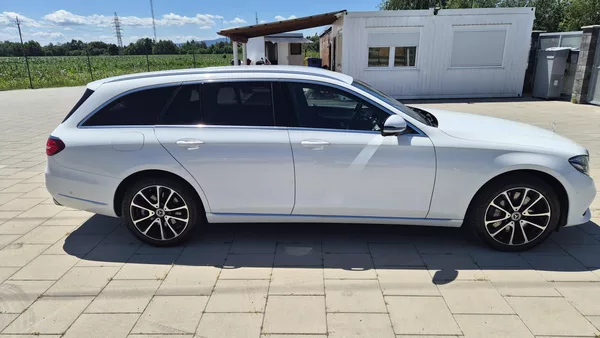 Mercedes-Benz Třídy E 350d 4Matic Exclusive - foto 4