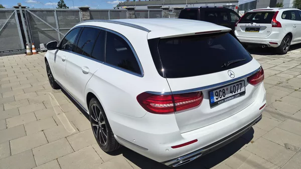Mercedes-Benz Třídy E 350d 4Matic Exclusive - foto 8