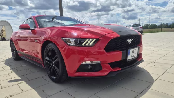 Ford Mustang 2.3T 50 Years Edition 233kw - foto 4