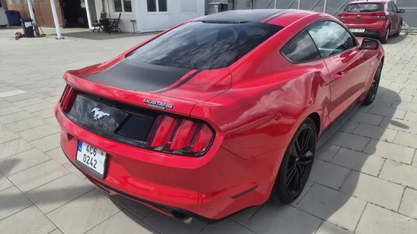 Ford Mustang 2.3T 50 Years Edition 233kw - foto 6