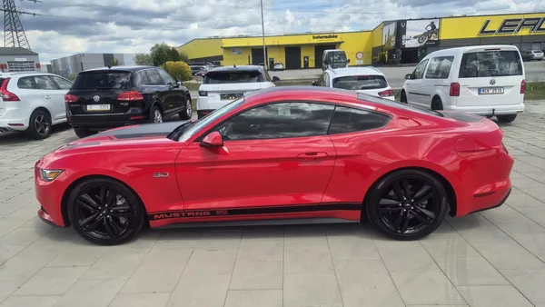 Ford Mustang 2.3T 50 Years Edition 233kw - foto 9