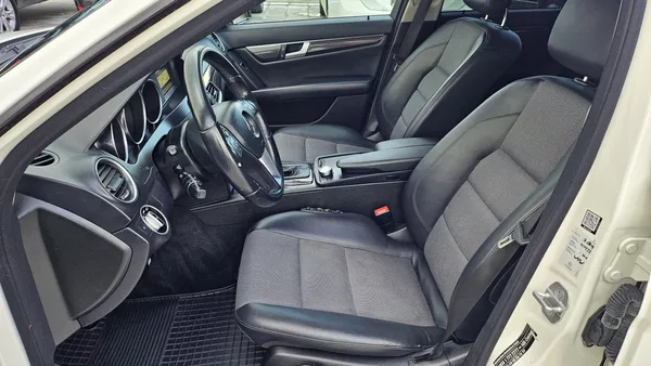 Mercedes-Benz Třídy C 2.2CDi AUT AVANDGARDE - foto 10