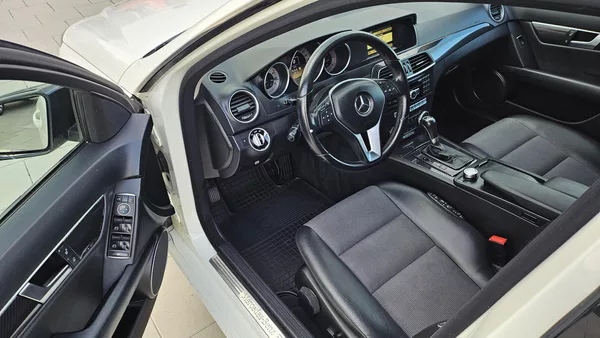 Mercedes-Benz Třídy C 2.2CDi AUT AVANDGARDE - foto 9