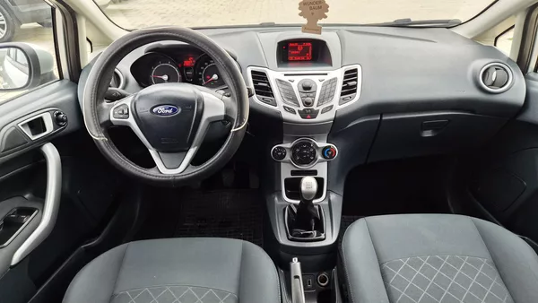 Ford Fiesta 1.25i KLIMA po servisu - foto 11