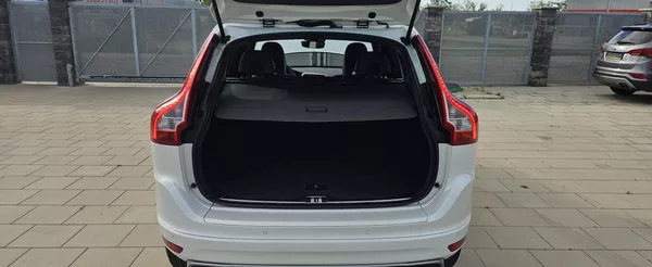 Volvo XC60 2.0 D4 133KW R-Design - foto 19