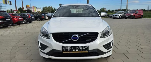 Volvo XC60 2.0 D4 133KW R-Design - foto 3