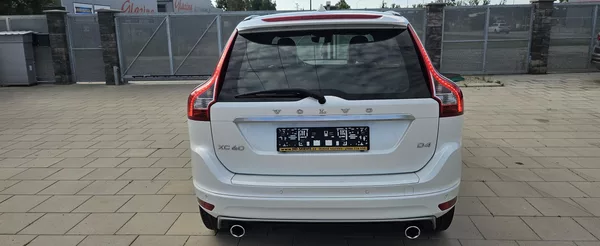 Volvo XC60 2.0 D4 133KW R-Design - foto 7