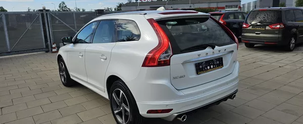 Volvo XC60 2.0 D4 133KW R-Design - foto 8