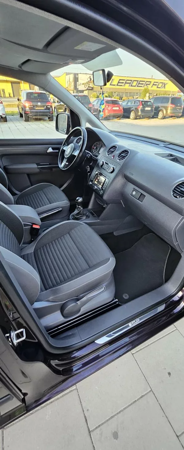 Volkswagen Caddy 1.6 TDI Maxi Cup 7.Míst Navi - foto 18