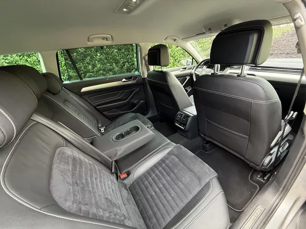 Volkswagen Passat 2.0Tdi 110kW ELEGANCE ACC TAŽN - foto 11