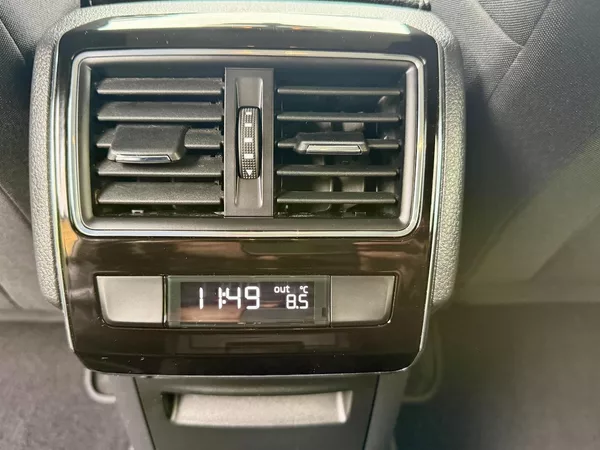 Škoda Superb 2.0TDi 110kW STYLE ČR TAŽNÉ - foto 11