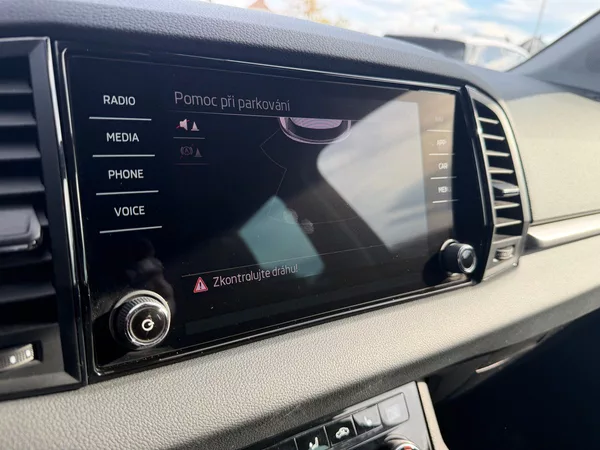Škoda Karoq Selection 1,5TSI 110kW DSG - foto 11