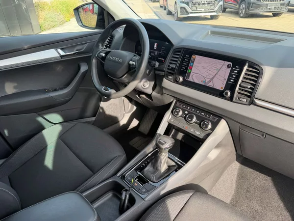 Škoda Karoq Selection 1,5TSI 110kW DSG - foto 18