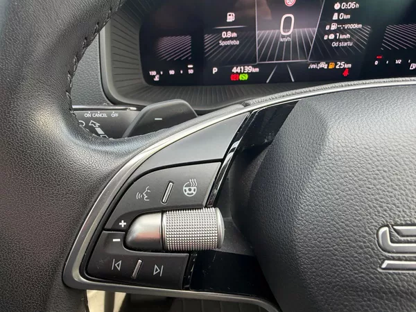 Škoda Karoq Selection 1,5TSI 110kW DSG - foto 6