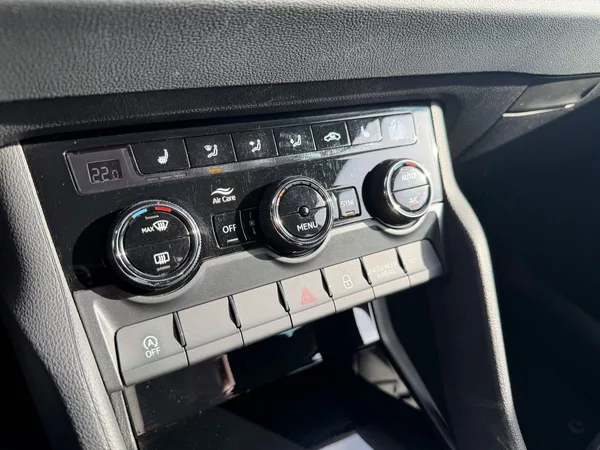 Škoda Karoq Selection 1,5TSI 110kW DSG - foto 8